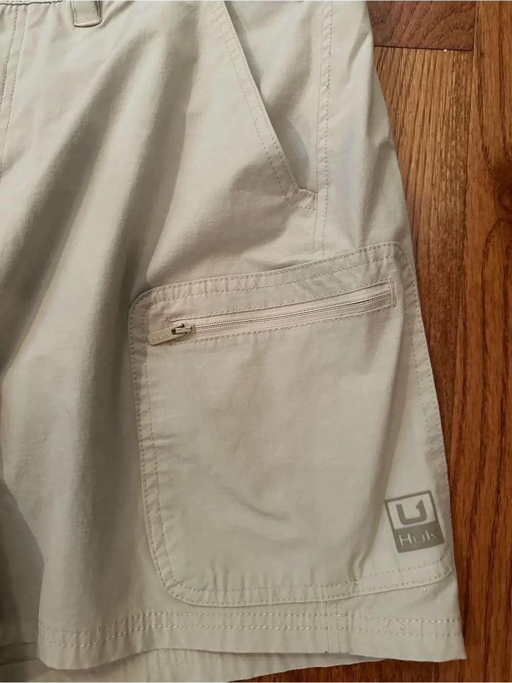 Huk next level khaki 7in fishing shorts men’s XL never worn